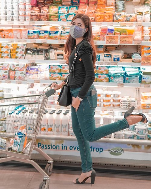 #groceryshopping
.
You cannot protect yourself from sadness without protecting yourself from happiness.
.
📸@dennyirawanphotos
.
.
#ootd #clozetteid #lifestyle #style #quotesoftheday