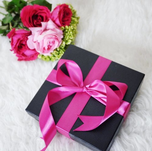 Everyday I love you! Not only valentines day 😜

Cc. @dennyirawanphotos 
#pink #potd #flatlay #fuschia #sweet #roseflower #rose #valentines #bestoftheday #beauty #lifestyle #blogger #beautyblogger #l4l #like4like #clozetteid #pink #pictureoftheday #beautyblogger