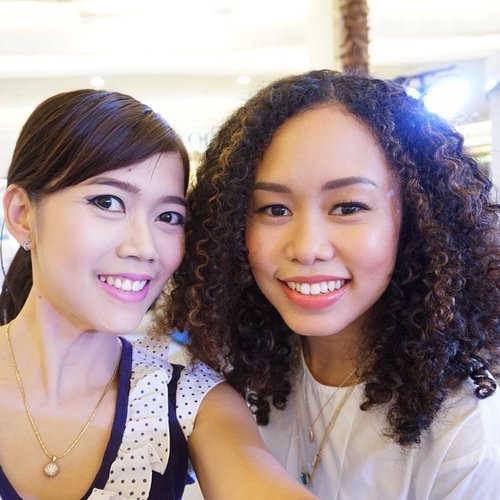 #wefie with famous blogger @agnesoryza at @laneigeid K Beauty Week, it's nice to see you again and I love your hair :) #laneigeindonesia #laneigekbeautyweek #laneigekbeautyweekselfie #CLEObeautytalk #CLEOLaneige #beauty #blogger #makeup #beautyblogger #motd #potd #bestoftheday #indonesiabeautyblogger #clozetteid #clozette #clozettedaily
