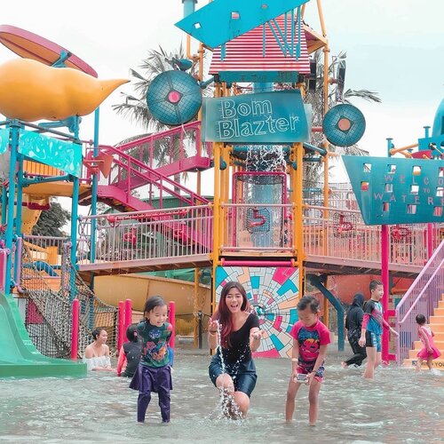 This is our holiday at @waterbompikYang super fun🤣#akusudahkewaterbompikkamu?.Seru banget bisa ajak si Kecil bermain berbagai wahana yang kids friendly yang ada di #waterbompik , tempatnya luas, aman dan nyaman. Kita semua bukan cuma sekedar happy tapi juga jadi punya pengalaman menarik yang sangat berksesan di liburan kali ini. Jadi pas banget untuk liburan keluarga bersama si Kecil. Si kaka dan dede juga jadi berani mencoba berbaia wahana baru, dan gak sabar mau main kesana lagi😍.Untuk cerita selengkapnya tungguin di blog aku ya😉.Thank you @clozetteid for having us💋.#pantaiindahkapuk#saatnyaliburan#destinasiliburan#tempatrekreasi#waterpark#tempatrekreasidijakarta#ClozetteIDxWaterbomPIK#ClozetteID