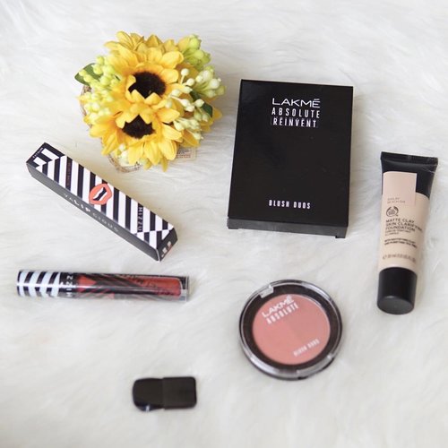 My mood booster for daily makeup just need complexion to get flawless just used @thebodyshopindo, red lip cream from @mizzucosmetics and to cheers up my cheeks add blush on by @lakmemakeup .Thank you @femaledailynetwork for this babies to brighten my day. .#flatlay #beauty #makeup #fdbeauty #potd #blogger #beautyblogger #beautyinfluencer #bestoftheday #like4like #likeforlike #makeupaddict #lakmemakeup #mizzucosmetics #thebodyshop #lifestyle #style #clozetteid #simplemakeup