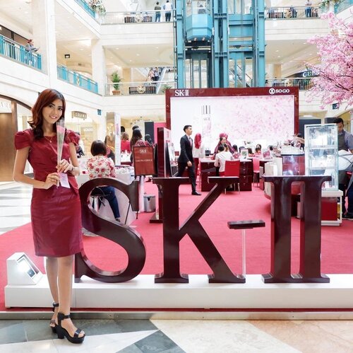 Perempuan bisa melakukan apa saja diluar batasnya pastinya dengan kulit yang sehat dan cantik akan menambah rasa pecaya diri. Hari ini @femaledailynetwork & SK-II akan membahas tentang empowering women di Sakura Party Event.
.
#ChangeDestiny #SKII #SKIIGifts #FDxSKII #FemaleDaily #fdbeauty #motd #bestoftheday #beauty #blogger #bloggerslife #beautiful #instagood #fujifilm #terfujilah #indonesianbeautyblogger #clozetteid #makeup #l4l #like4like #lifestyle #lifestyleblogger #ootd #outfit #outfitoftheday