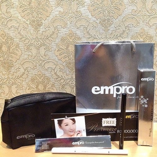 Thank you @grazia_id for the Empro hampers, and thanks for choosed me to got it :) #graziaid #empro #clozette #clozetteid #makeup #bestoftheday #likes #picoftheday