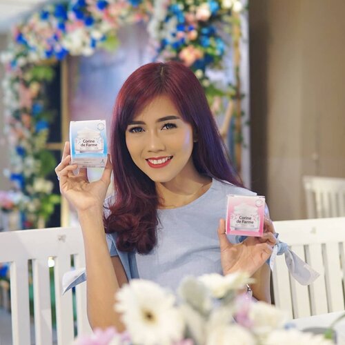 Today attending the new launching @corinedefarme_id Creme de la Corine yang menkaga kelembaban kulit secara optimal,
. 
Yang paling aku suka ada kandungan ekstrak bunga peoni untuk menenangkan kulit, membuat kulit lembab dan lembut. 😍 Pelembap ini ada dua pilihan yaitu varian pink untuk kulit kering sedangkan yang biru untuk kulit berminyak.
.
Seru banget tadi juga ada games seru yaitu hair do dan team aku menang dengan tema Aqua Girl hahaha... *Kalau kalian sudah nonton film nya you know lah ya yang jadi putri Mera🙈
Penasaran? Tunggu di blog aku ya...
.
@beautyjournal 
@corinedefarme_id 
#corinedefarmexbeautyjournal #beautyjournal #corinedefarme #ClozetteID #potd #skincare #Moisturizer #CorineDeFarmeID potd #micellar #Clozetteid