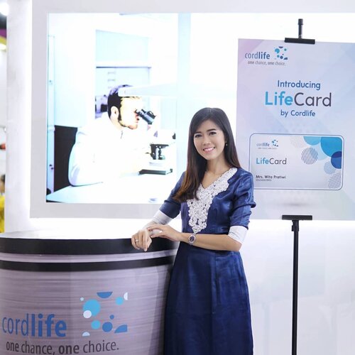 Hai Moms... sudah pada tau belum kalau @cordlifeindonesia hadir di IMBEX 2018!.Bagi calon orang tua yang sedang menanti kelahiran buah hati jangan sampai kelewatan kesempatan untuk menyimpan darah dan membran tali pusat buah hati karena “Safe The Cord Blood, Give Life Twice”..Bila Moms ingin konsultasi atau bertanya seputar penyimpanan darah tali pusat, Moms bisa langsung kunjungi Booth Cordlife di D-1 Hall B serta dapatkan diskon dan penawaran eksklusif menarik bila Moms join saat IMBEX 2018 berlangsung..Ditunggu kehadiran Moms ya di Booth Cordlife pada @imbex.rpe#cordlife #cordlifeindonesia #bankdarahtalipusat #cordbloodbank #selpunca #stemcell #untukkebaikan #pregnant #pregnancy #hamil #bumil #bayi #mom #kids #event #jakarta #expo #babyexpo #imbex #imbex2018 #Clozetteid #POTD #Style #lifestyle