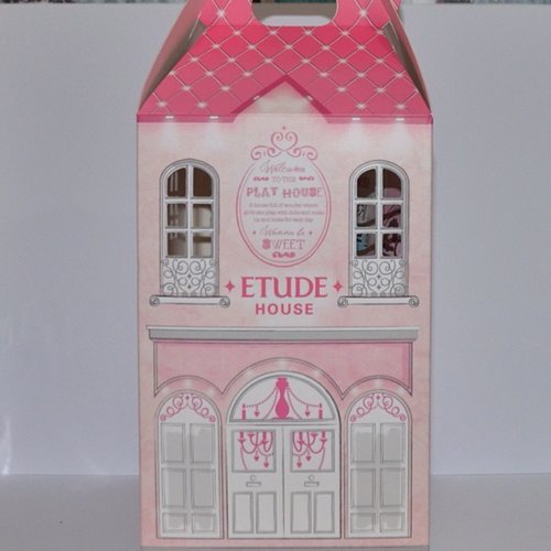 Can you guess! what the inside box from Etude House :) #beauty #makeup #blogger #indonesianblogger #clozetteid #beautyblogger #likes #picoftheday #bestoftheday