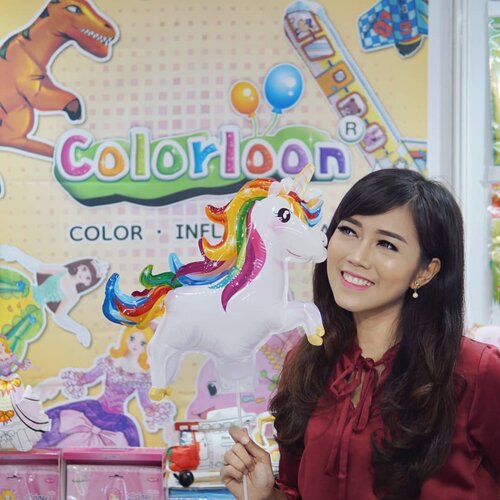 Guys, yuk buruan dateng ke JIPREMIUM! hari ini udah dibuka loh! Aku lagi di booth lucu Kisung Industrial Co. (Colorloon) dimana ada beragam balon super gemes yang baru ada di Indonesia dengan konsep menempelkan clay pada balon karakter, lalu aku juga mampir ke booth INECO INC Functional Eco-friendly construction Healthy & Beauty of nature by my side . Masih banyaaak booth lainnya juga yang sayang banget kalau dilewatkan!.Buat yang ngga bisa dateng hari ini, jangan sedih masih bisa dateng di tanggal 23 dan 24 November 2018 dan ini FREE. Jangan sampai ketinggalan soalnya ada doorprize berhadiah smartphone juga setiap harinya lho!.#JIPREMIUM #PREMIUMPRODUCTFAIR #jipremium2018 #JCCHALLB #Beauty #Fashion #TradeSgow #Exhibition #Indoneisa #Korea #Clozetteid #potd #motd #beauty #style #lifestyle