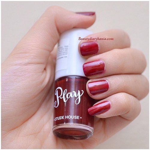 Love this color nailpolish by @indonesia_etudehouse #playnail #nail #nailart #newcollection #etudehouse #etudehouseindo #nailpolish #nailitdaily #nailstagram #clozetteid #likes #picoftheday #bestoftheday #prettynails #beauty #blogger #beautyblogger #indonesianbeautyblogger