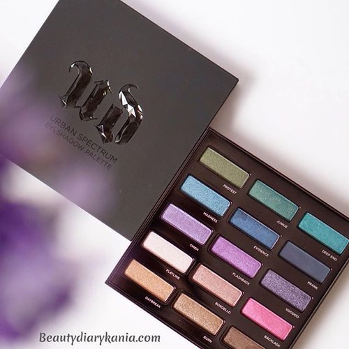 So spectrums 😍
Cannot wait to try this baby's 💚💙💜💗💛
#urbandecayspectrumpalette #urbandecayspectrum #makeup #urbandecay #fdbeauty #beauty #blogger #beautyblogger #beautybloggerid #clozetteid #potd #udspectrum #udspectrumpalette #eyeshadow #udspectrumeyeshadowpalette #indonesiabeautyblogger