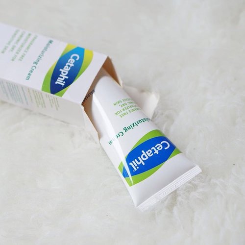 Review is up on my blog now about this @cetaphil_id Moisturizing Cream it's really recommended moisturizer!
http://www.beautydiarykania.com/2016/05/review-cetaphil-moisturizing-cream.html

#beautyblogger #skincare #cetaphilindonesia #cetaphil #clozetteid #potd #bestoftheday #indonesianbeautyblogger #indonesianblogger #bloggerlife #beautybloggerindonesia