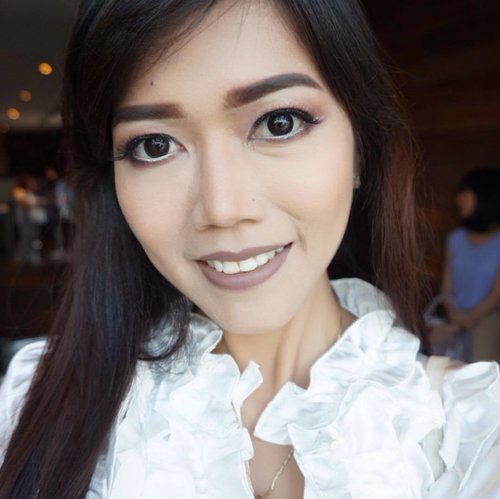 FOTD 
#makeup #motd #fotd #fotdibb #beauty #blogger #beautyblogger #indonesianbeautyblogger #indonesianfemalebloggers #beautybloggerid #beautybloggerindonesia #indonesianblogger #bloggerindonesia #anastasiabeverlyhills #colourpopcosmetics #makeovet #florinlash #makeupforever #clozetteid #clozetteambassador