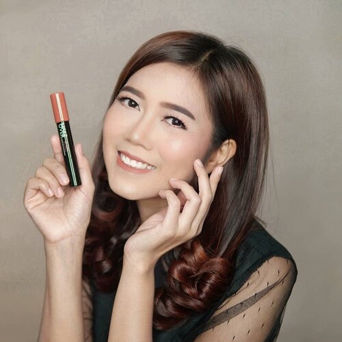 Happy International Lipstick Day💋

Ini dia lipstick favorit yang udah jadi andalan aku kalau makeup yaitu @makeoverid Color Stick Matte Crayon shade Blake. Warnanya bisa buat daily juga acara tertentu hasilnya matte dan gak bikin bibir kering❤️

Nah dalam rangka international lipstick day semua produk lips dari @makeoverid DISC. up to 30% di shop.makeoverforall.com dari tanggal 25-31. Mumpung diskon yuk buruan beli!😍
.
Oya kalau produk lips make over favorit kalian yang mana?😉
.
#GorgeousDealAlert #MOBetter
@beautyjournal #ClozetteID #makeup #beauty #makeoverid #makeover #makeovercolorstickmattecrayon