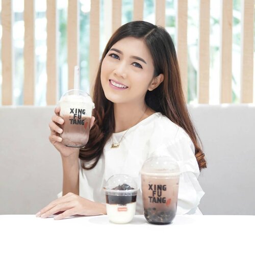 NEW MENU FROM @xingfutang_indonesia
-
Bobalovers kalian harus cobain!
❤️Brown Sugar Boba Chocomilk
❤️Panna Cotta With Brown Sugar Boba & Rodeo Crumbs
❤️Chocomilk Saltcheese Combo
.
Masing-masing punya rasa yang enak banget dan favorit aku Panna Cotta With Brown Sugar Boba & Rodeo Crumbs rasa yang unik lembut, crunchy, chewy dan manis jadi satu dimulut yang pas❤️
.
#HappinessIsComing #XingFuTangID
#ClozetteID #lifestyle