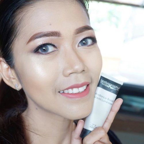 Love this glowing by @bodyography_id Radiant Boost Liquid Luminizer 
Detail on my blog http://www.beautydiarykania.com/2016/04/review-bodyography-boost-liquid.html

#review #makeup #motd #anastasiabeverlyhills #beauty #blogger #beautyblogger #beautybloggerid #urbandecaycosmetics #florinlash #indonesiablogger #indonesianbeautyblogger #clozetteid #clozetteambassador #potd #hudabeauty #makeupaddict #mayamiamakeup #auroramakeup #bloggerlife #dressyourface #fotd #highlighter  #instadaily #luminizer #vegas_nay