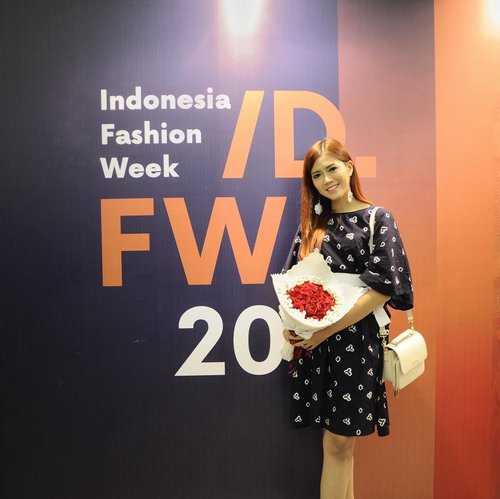 Yesterday at Indonesian Fashion Week, liat fashion show @kopikkon Arcchipelago X and support my best friend @sophie_tobelly 😘
.
#indonesianfashionweek2018 #potd #ootd #style #fashion #lifestyle #clozetteid #ootd #outfitoftheday