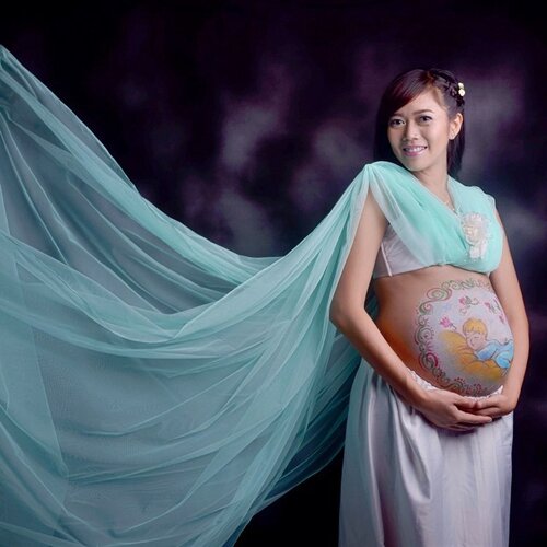 Perutku 3 minggu lalu masih endut seperti ini hihihi sekarang taraaaa masih endut juga hahaha padahal babynya sudah lahir :)) #maternity #pregnancy #paint #bellypainting #makeup #beauty #clozetteid #tummy #potd #photoshot