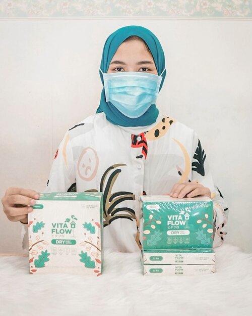 💞 GIVEAWAY 💞Mengingat masker saat ini jadi barang langka, kalau pun ada pasti harganya udah ngga wajar so kita harus cari cara lain sebagai upaya untuk melindungi dan menjaga kesehatan diri terutama pada saat wabah seperti saat ini.Meskipun #dirumahaja tapi aku tetap butuh masker saat terpaksa harus pergi utk beli kebutuhan rumah. Dioptimalkan dan dipakai pada saat benar2 membutuhkan.Berikut ini aku share #diy penggunaan Dry Tissue Vifaflow utk lapisan masker kesehatan agar tetap terjaga kebersihannya.Tenang, karena Dry Tissue Vitaflow memiliki tekstur Honey Comb jadi memiliki rongga, Paraben Free & Alcohol Free. 💞GIVEAWAY💞Aku mau berbagi paket Dry Tissue Vitaflow worth IDR 300K buat kamu yang beruntung. Cukup komen dibawah, kenapa kamu butuh Dry Tissue Vitaflow.Ditunggu sampai 3 April 2020 ya..#vitaflowdrybabywipes #vitaflowbaby#maskerkesehatan #lawancovid19#unicornxvitaflow #giveaway #clozetteid@vitaflow.baby