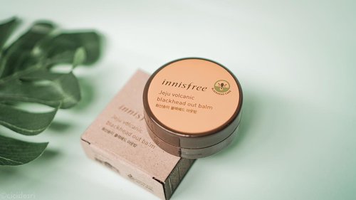 My currently product to chase away blackhead, Innisfree Blackhead Out Balm.
.
Have you ever tried it? Wanna get  special offering for any beauty products, juts click @altheakorea @innisfreeofficial @innisfreeindonesia .
.
.
#cicidesricom #beautytips #innisfree #beautyhack #blackhead #witehead #beauty101 #clozetteid #beautyblogger