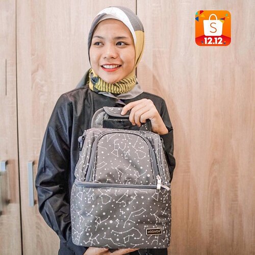 Hampir aja lupa, aku mau infoin mumpung lagi 12.12, Buibuk jangan salah borong barang y 😂Yang punya baby atau menunggu kelahiran si kecil bisa nih hunting kebutuhannya sekarang di @mooimom.id karena lagi banyak PROMO ALL ITEMS di Official account Shopee mereka. Kaya Cooler Bag @mooimom.id yg aku pegang ini, sudah aku pake dan awet berkat berburu promo juga. Mayan saving budget buat beli kebutuhan yg lain 🥰..@mooimom.id ..................#mooimom #coolerbag #coolerbagpromo #1212 #1212sale #cicidesricom #clozetteid #momlife #idekadobayi #coolerbagmurah #coolerbaglucu