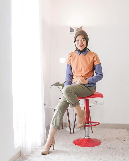 Aku suka banget gaya fashion Classic & Classy, terasa lebih nyaman dan cocok aja dg karakterku. Kalau suatu saat bisa join di Uniqlo Modest Wear aku akan menghadirkan outfit yang colorful tapi tetap OK utk segala suasana.Terinspirasi dari gaya Kak @tantrinamirah yang creative & expressive dalam padu-padan warna, makanya today aku coba juga nih dg Uniqlo Modest Wear 2021.Aku coba dua style, ternyata bisa banget nih terlihat lebih formal dan satunya lagi casual. Ikutan juga yuk share gaya fashion seperti apa yang kamu suka karena @uniqloindonesia punya surprise box lho 🎉Kamu bisa cari inspirasi dari Kak@ayudiac Kak @siviazizah juga!#WearWhatYouBelieve #clozetteid #uniqloindonesia #uniqlolifewear