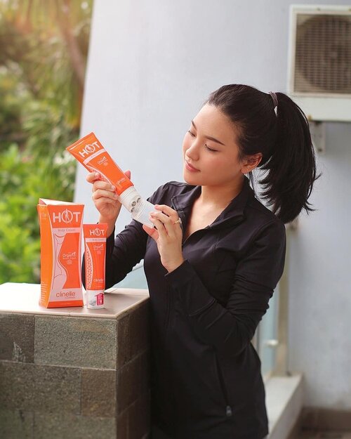 [ Get In Shape With Clinelle Hot Body Cream ] .-So happy karena belakangan ini aku baru nemuin plus lagi mau nyobain product dari @clinelleid yang di claim bisa meng-optimalkan aku dalam membentuk shape tubuh nih 🤩.It's Clinelle Hot Body Cream, jadi body cream ini punya kandungan utama nya yaitu Organic Brown Algae yang memiliki benefit 3in1 loh : - mengencangkan area tubuh seperti pinggang, paha, dan lengan- mampu menyamarkan selulit dan melembutkan tekstur kulit - melembabkan juga menutrisi kulit dengan Apricot ExtractNah aku pakai nya biasa sebelum mulai olahraga, supaya hot body cream ini bisa bekerja lebih maksimal ☺Setelah olahraga tentunya aku pakai thermal spring water dari Clinelle utk menyegarkan dan melembabkan kembali kulit aku.Aku bakalan share juga ke kalian gimana hasil dari pemakaian hot body cream ini, stay tune guys ! 🥰