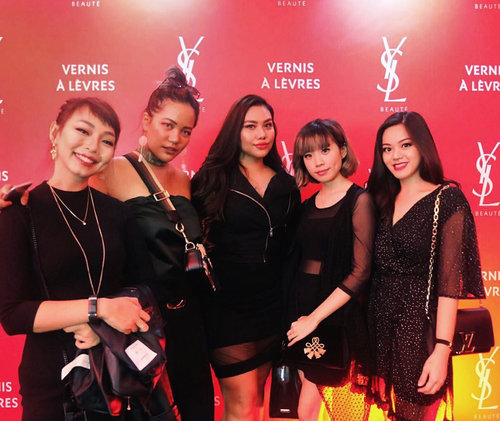 From the last Friday night, had so much fun at #YSLBEAUTYCLUB !!! And thank you for having us @yslbeauty @anggarahman the party was incredibly amazing ❤️❤️❤️ #yslbeauty #mylipvibes