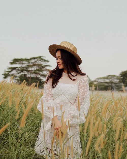 Forever summer girl 🌾 I’m wearing one of my favorite @keepsakethelabel dress that I rented from @styletheoryid ✨ You can rent the same dress as mine, or explore more designer collections at http://bit.ly/STxTiffaniKosasih or click the link in my bio! #womenofstyletheory #styletheoryid