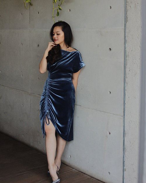 Crushing on this gorgeous blue velvet dress from @sukithelabel 💙 the high-waisted, stretchy material and zip details perfectly make a slender illusion!
Get yours too at @loveandflair and enjoy discount 10% off with code “TIFFANI” #loveandflairootd