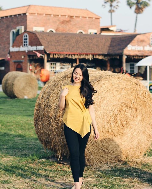 Playing farm girl in the middle of nowhere 🌾 wearing mustard top from @demauproject