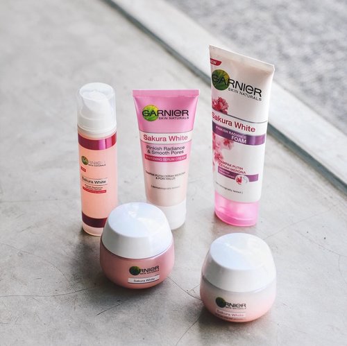 [GIVEAWAY] Have you read my latest blog about Garnier Sakura White skincare review? I love how it perfectly moisturizes and brighten my skin tone, also help reducing the appearance of my large pores. Makes my skin looking clear, smooth and flawless pinkish radiance 💗.And the GOOD NEWS is, @garnierindonesia and @femaledailynetwork are giving away Garnier Sakura White Day Cream for my special followers, just drop your email on the comment box below and the lucky one will be contacted soon! .#garnier #garnierindonesia #femaledailynetwork