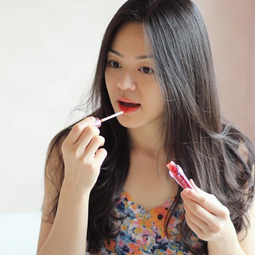 New blog posted about my favorite korean lip tints (direct link in bio) | Thank you @allinecosmetics for getting me this Etude Dear Darling Tints 💋 #koreanbeauty #koreanliptints