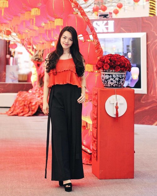 Its gonna be hell lots of red on my feeds 😝 cause I'm excited for upcoming CNY! Get your CNY-Ready picts too, at SK-II event @centralparkmall there're pretty spots with all the CNY decoration everywhere.
Click the link in bio to find out more about my outfit 💃🏻
#SKIIGifts #SKIICNY_ID #WanitaPhoenix #ClozetteID