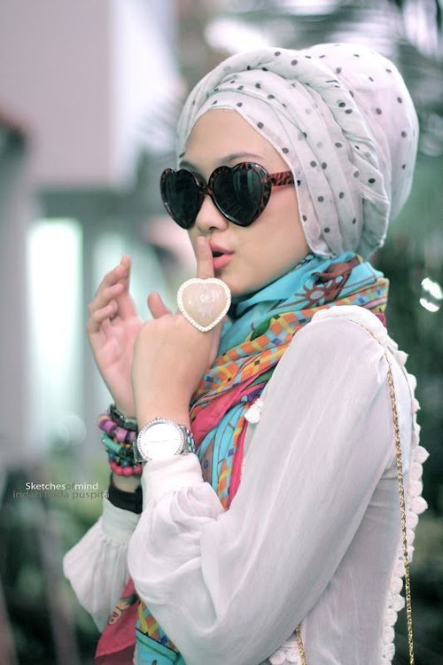 Isn't she lovely? She's not me. It's fab hijab inspiration by indah nada puspita. R'U inspired too? #ClozetteID #ColorfulHijab