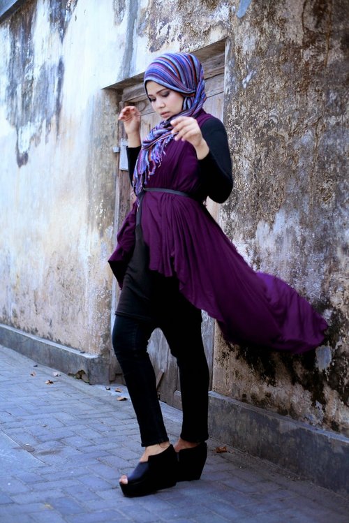 "I wore my long cardivest in dark purple from Nonizakiah old collection , mix with all black from T-shirt , Jeans and Shoes, with my strippy scarf" _from urban daily nonizakiah_