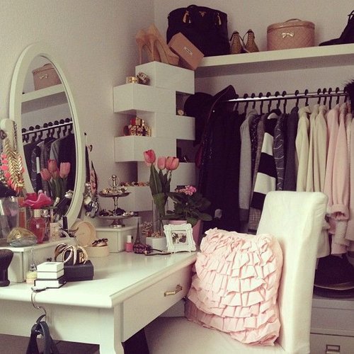 #dressing room | lovely corner