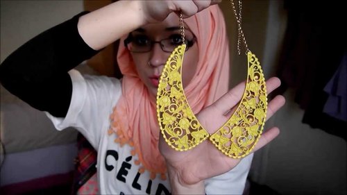 Little Aila Review & HIJAB TUTORIAL - YouTube