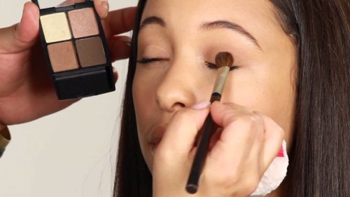 How to Put on Eye Shadow for Brown Eyes in the Daytime - YouTube