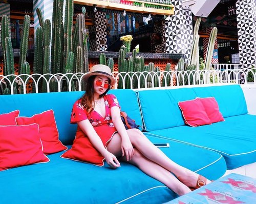 What can be more better than chilling in this beautiful island of bali in the afternoon without staring at my laptop 😍👩🏻‍💻❌ // 📸: @chen_cia_cia #Throwback #VeronycaStyleDiaries #VeronycaTravelDiaries #VeronycaGoesToBali #ClozetteID