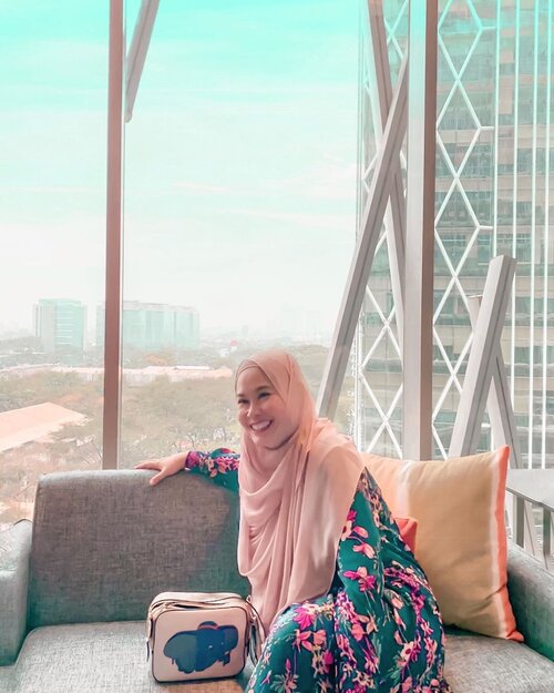 Stay away from negative people, they have a problem for every solution - Albert Einstein 😌⁣⁣⁣#grateful #momlyfe #momootd #hijab #hijabstyle #workingmom #workingmomstyle #clozetteid #momlife #hijabootd #whatimwearing #momstyle #instamom #momoftwo #instamom #officestyle⁣ #quoteoftheday ⁣⁣⁣⁣⁣