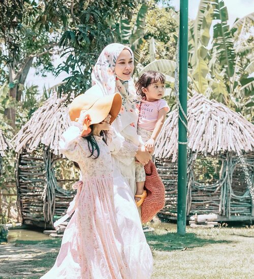 The Prophet (S.A.W.W) was asked "Which (type of) woman is the best?" He replied "When you look her, you feel happiness." ⁣⁣
⁣⁣
⁣⁣
Being mom of two daughters is challenging, but I wont change it for anything else ♥️⁣⁣
⁣
📷 @alunapicture ⁣⁣
.

#kesayangan #jumaahbarokah #motherhood #mother #motherdaughter #instamom #instamotherhood #loveofmylife #clozetteid #parenthood #momoftwo #momproblems #momlife