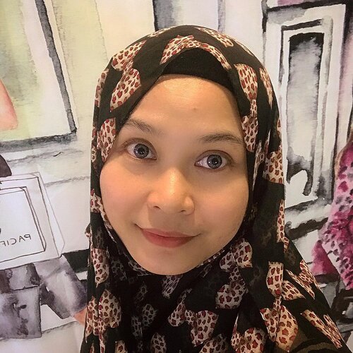 Cuman mau pamer contact lens baru 😌..Jangan pada muntah!!Jarang2 atulah wajah kliatan sekotak gede gini 😆Oh iya, ini pake filter... Wajah asli ngga semulus ini kok 😂😂😂.Oh iya, ini pake softlens @freshlookcontacts yaks 👌🏼❤️.#nasibmataminus #motherhood #instamom #motheroftwo #clozetteid #freshlook #contactlens #instamotherhood #momjustwannahavefun #mataminusplussilindris #nasibumur40 #ageneverlie