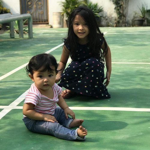 Happy weekend!!
In the end of the day
Their feet will be dirty
Their hairs will be messy
(And mamih will be grumpy 😅)
But their eyes will be sparkly 🌟❤️🌟
.
.
#playingoutside #weekend #sibling #sisterlove #clozetteid #bigsister #littlesister #raneyshailiana #raneiratsuraya #family #weekendvibes #instasister #firstlove #secondlove #firstborn #secondborn #kesayangan #loveofmylife #momoftwo #motherhood #weekendtime #playingtime