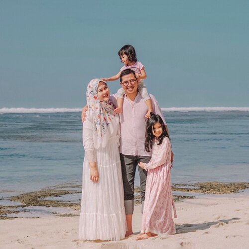 If a man expects his woman to be an angel in his life, then he should first create a heaven for her - unknown quote ⁣♥️
⁣
#family #otherhalf #clozetteid #husbanandwife #kesayangan #marriagelife #lifelessons #loveofmylife #marriagequotes #familyfirst