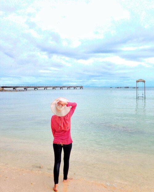 she loves beach,she loves swimming,she loves being wild and free,so let her go and do anything she wants. 🌞🏝-a story behind the gram: actually this photo was taken 6 months ago before tsunami hit Tanjung Lesung. and at that time, the weather was cloudy so that's why this photo isn't too bright.-#ootd #zahratsabitahootd #zahratheexplorer #beachstyle #journeysofgirls #traveller #clozetteid