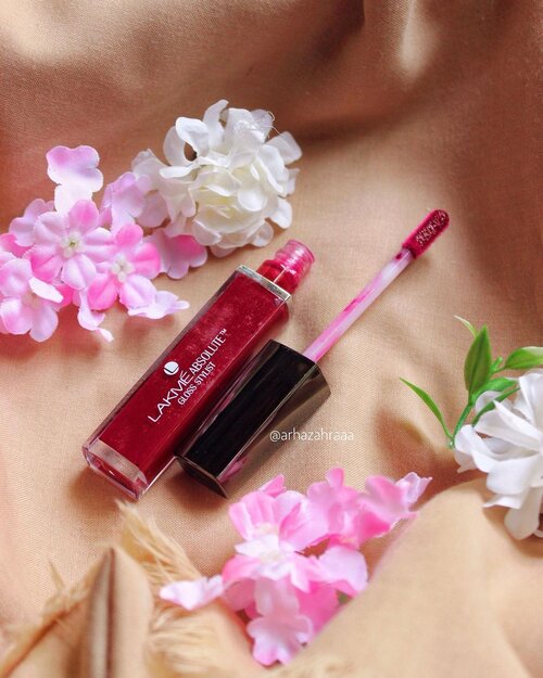 im actually not a lipgloss fan bcs i feel like lipgloss makes my lips so wet and looks like after eating fried food too much lol, but since my lips are dry sometimes i dont mind to use lipgloss and this one isnt a bad choice tho! ✌🏼💫
do you guys like lipgloss? 💁🏻
-
#lakme #beautyreview #zahratsabitahsblog #clozetteid