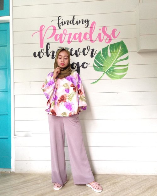 One benefit of Summer was that each day we had more light to read by. —Jeanette Walls 🌞🌻.#zahratsabitahootd #ootd #summervibes #summeroutfit #clozetteid
