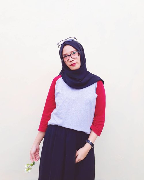 Selamat pagi Cimahi 🌞 Abaikan kacamataku yg ada 2 😛😛 #ootdhijab #clozetteid #clozette #fashion #ootd #casual #hijab