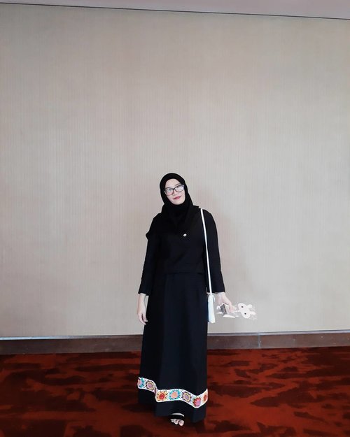 H-3 menuju 2018 ❤❤❤#clozette #clozetteid #fashion #blackonblack #hijab
