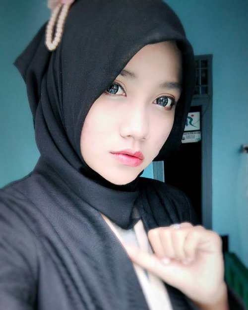 ≧﹏≦ #kawaii #indonesian #ulzzang #hotd #ootd #hijab #hijabers #hijabindo #modeling #formal #blackandwhite #clozetteid