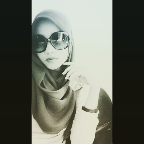 #selfie #glassess #blackandwhite #papertua #modeling #clozetteid #closeup #hijabist #hijabers #hijabgram